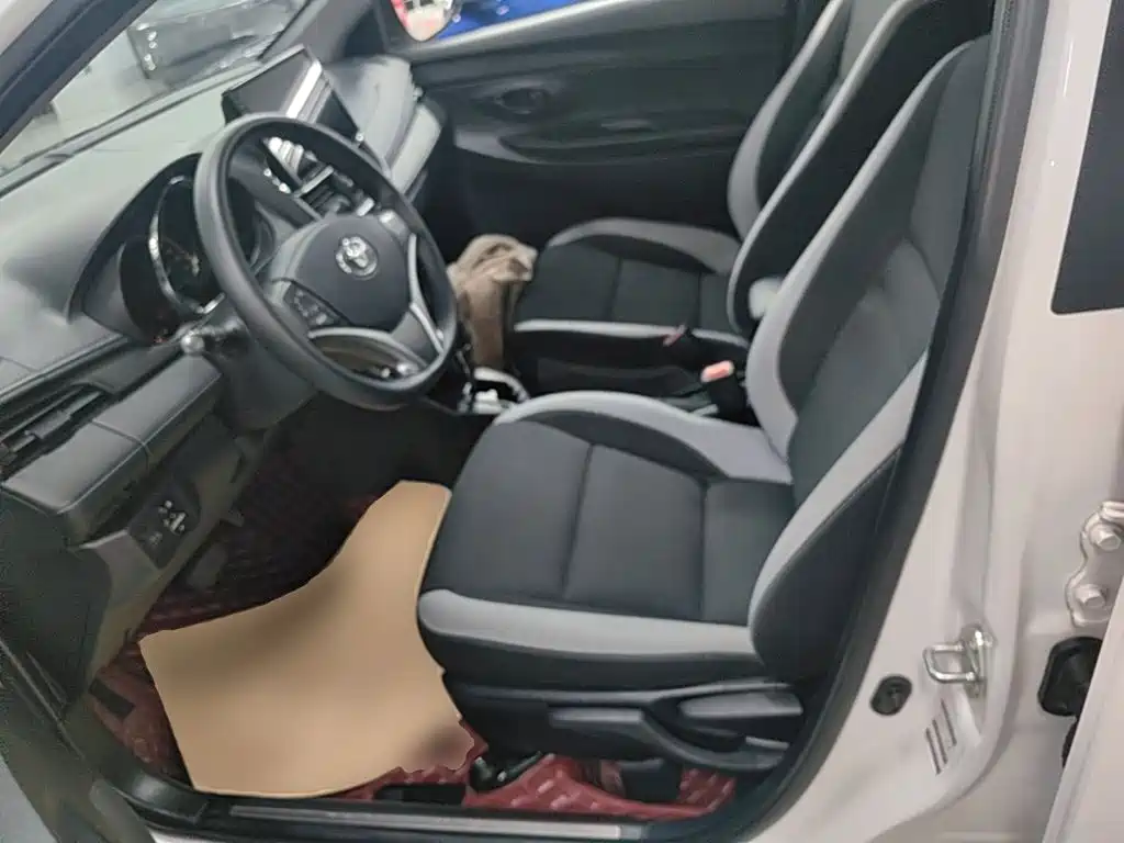 Toyota Yaris L — миниатюра 15