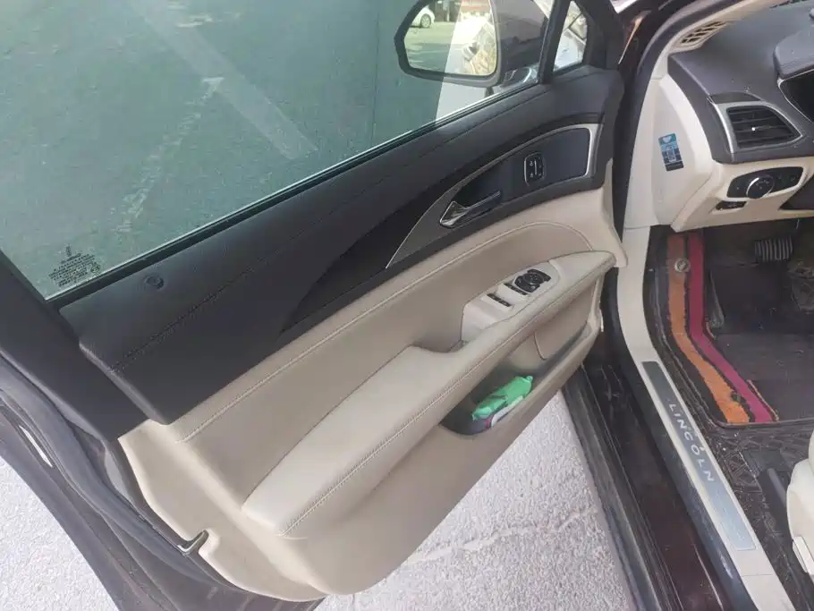 Lincoln MKZ — миниатюра 7