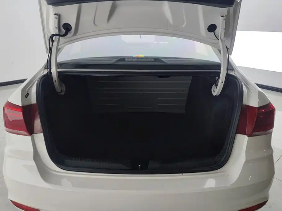 Volkswagen Santana — миниатюра 4