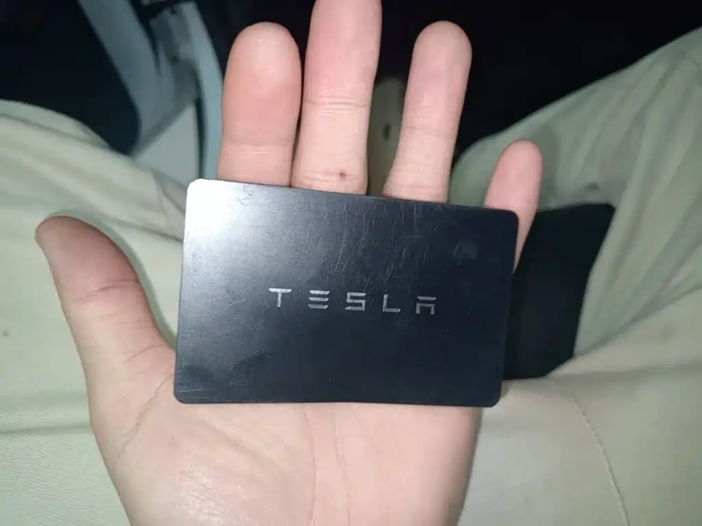 Tesla Model Y — миниатюра 9