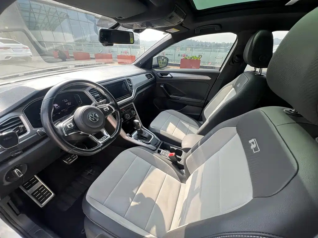 VOLKSWAGEN T ROC EXPLORING SONGS