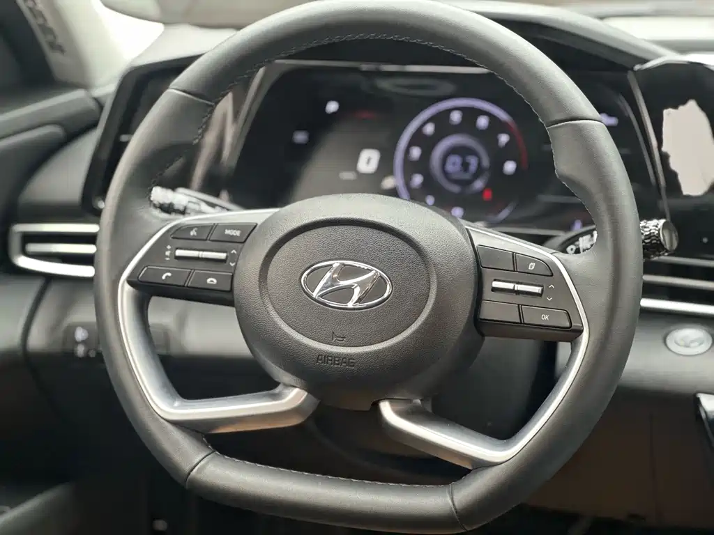 Hyundai Elantra — миниатюра 13
