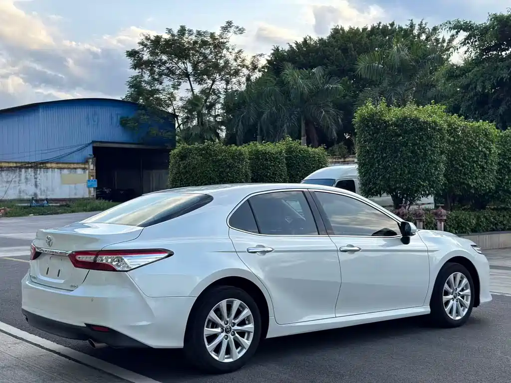Toyota Camry — миниатюра 8