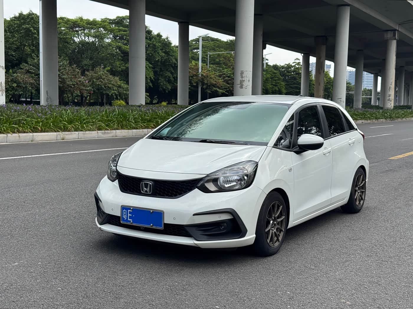 Honda Fit 1.5 л 2022 г. Белый, пробег 28000 км
