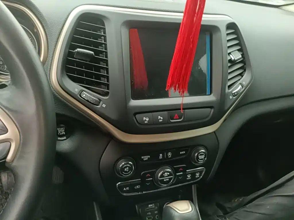 Jeep Cherokee — миниатюра 13