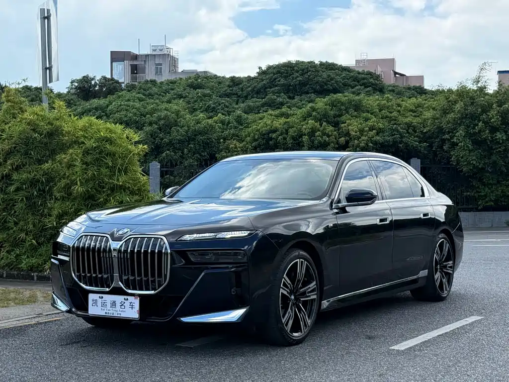 BMW 7 Series — миниатюра 2