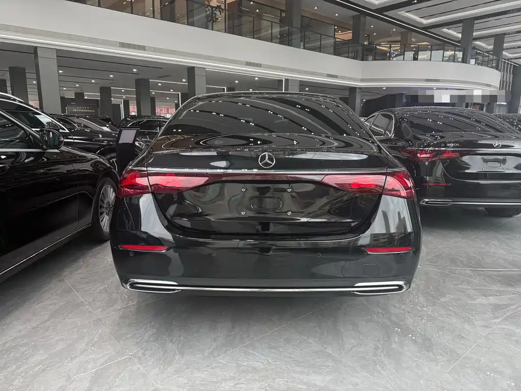Mercedes-Benz E-Class — миниатюра 9