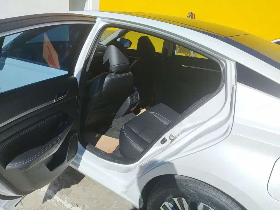 Nissan Teana 2.0 л 2024 г. Белый, пробег 41000 км