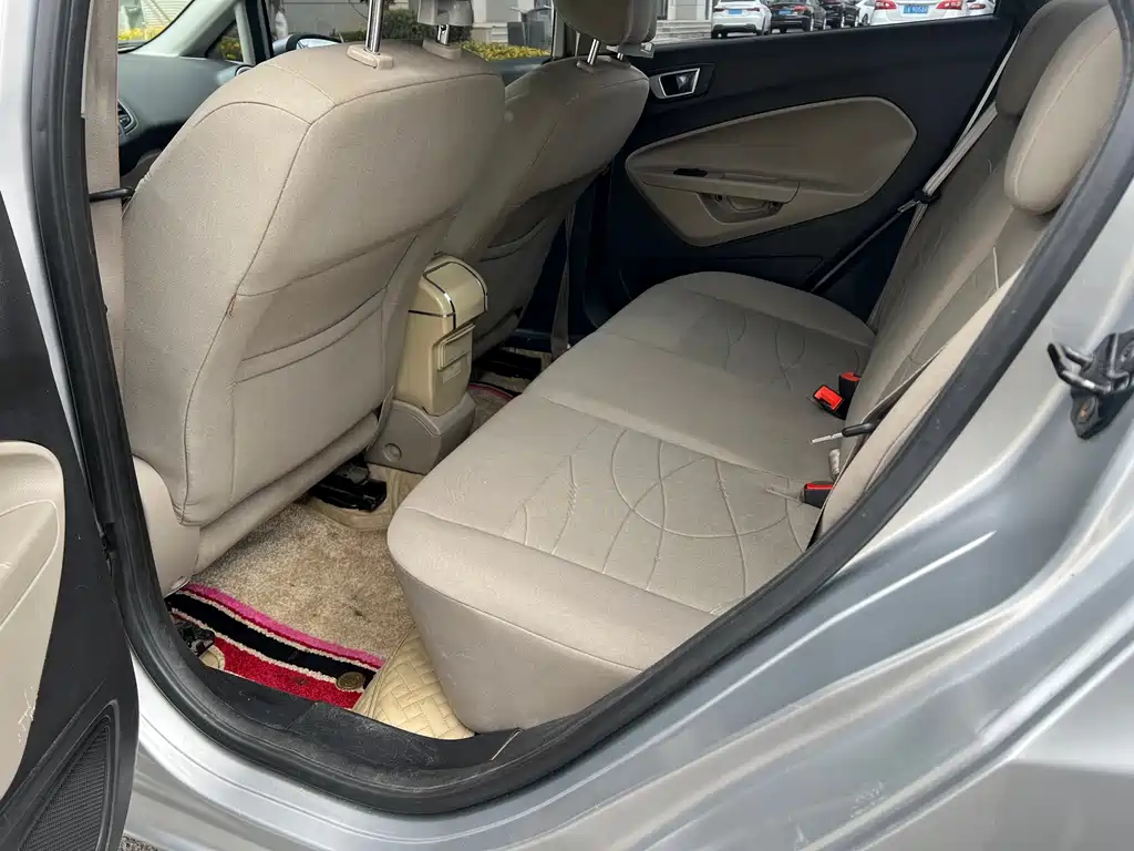 Ford Fiesta 2013 1.5L MT Fashion