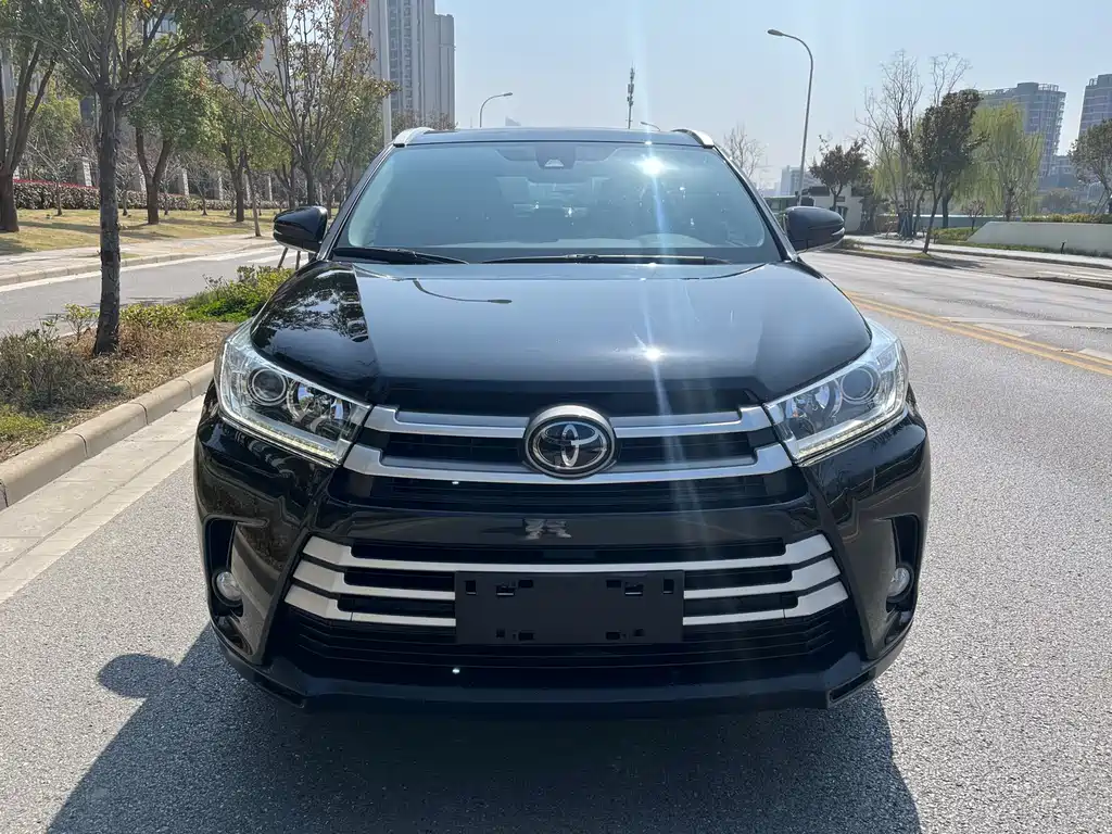 TOYOTA HIGHLANDER