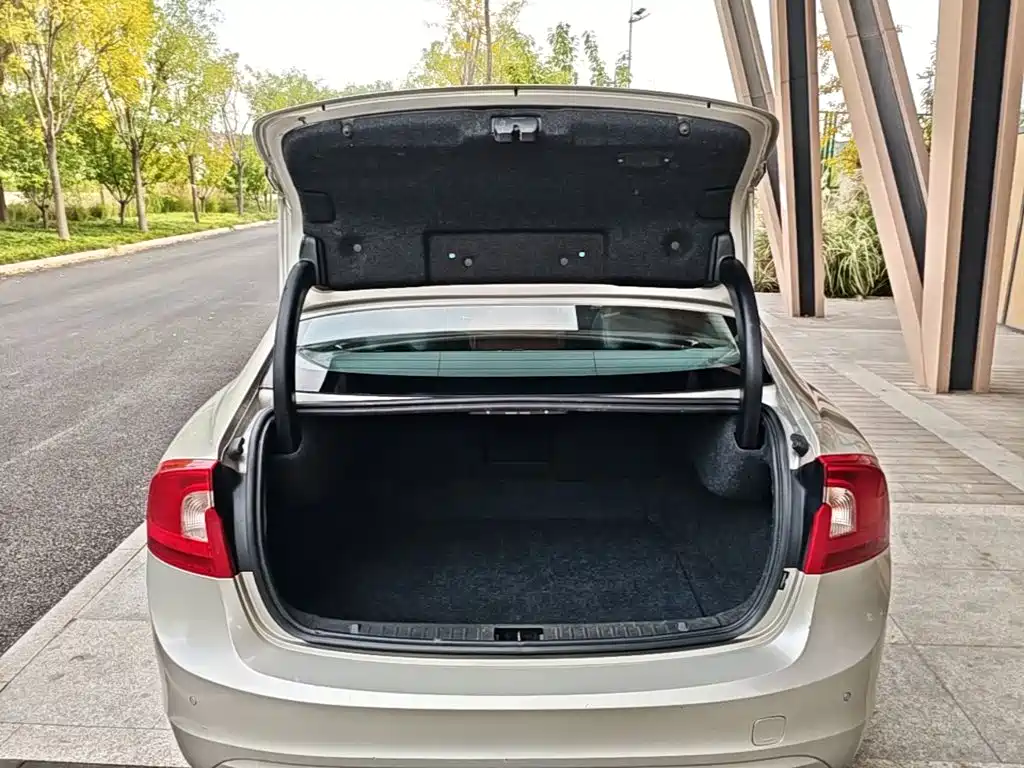Volvo S60 — миниатюра 19
