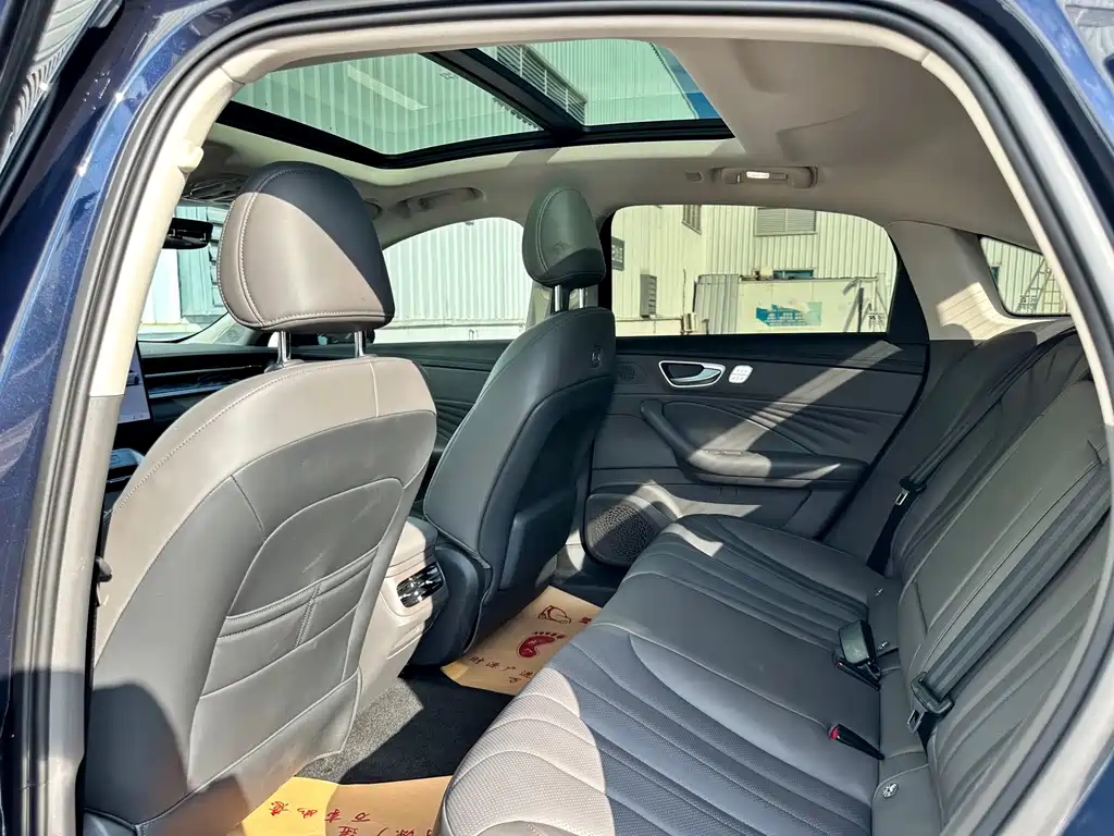 Roewe M7 DMH — миниатюра 6