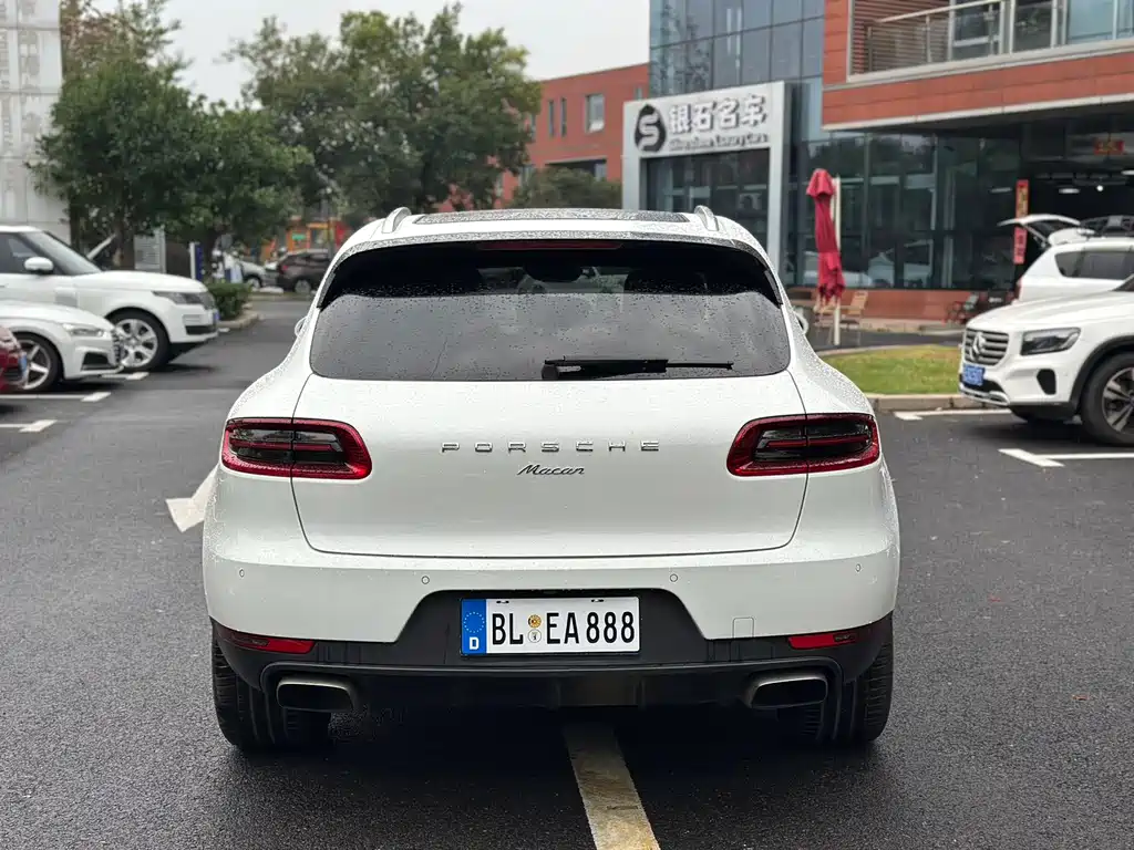 Porsche Macan — миниатюра 5