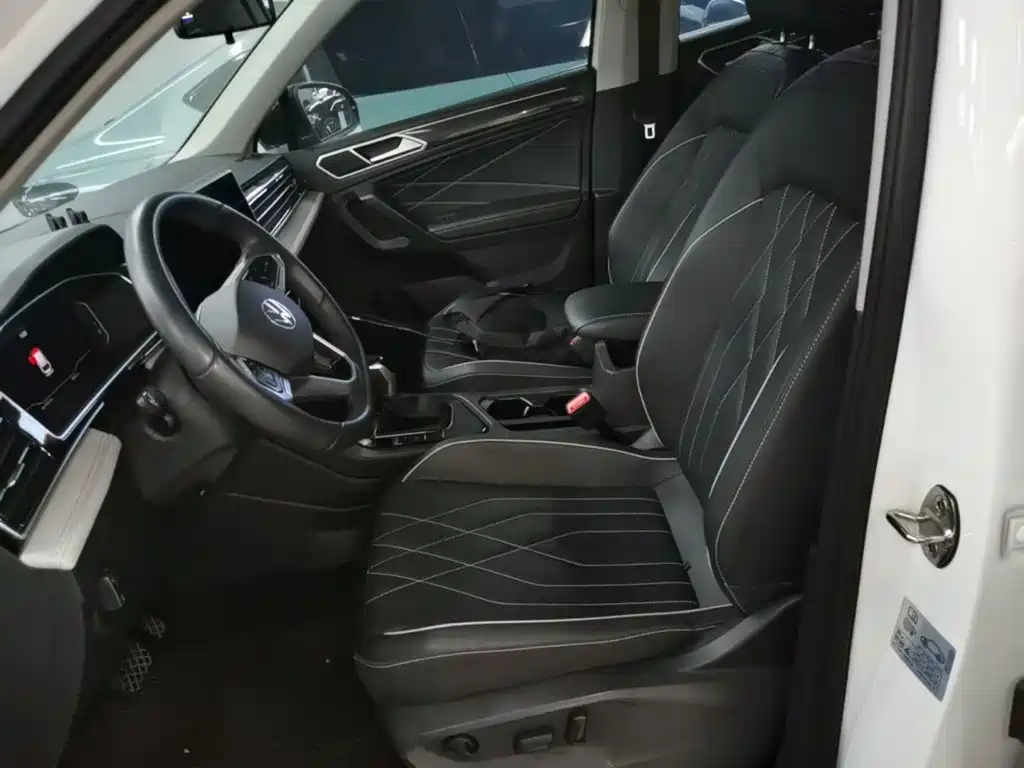 Volkswagen Tiguan L — миниатюра 15