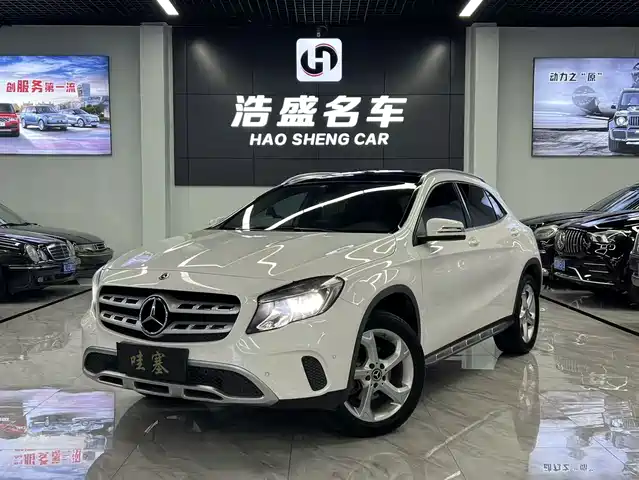 MERCEDES-BENZ GLA
