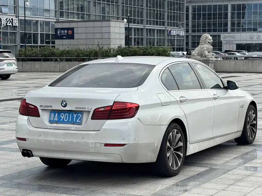 BMW 5 Series — миниатюра 6
