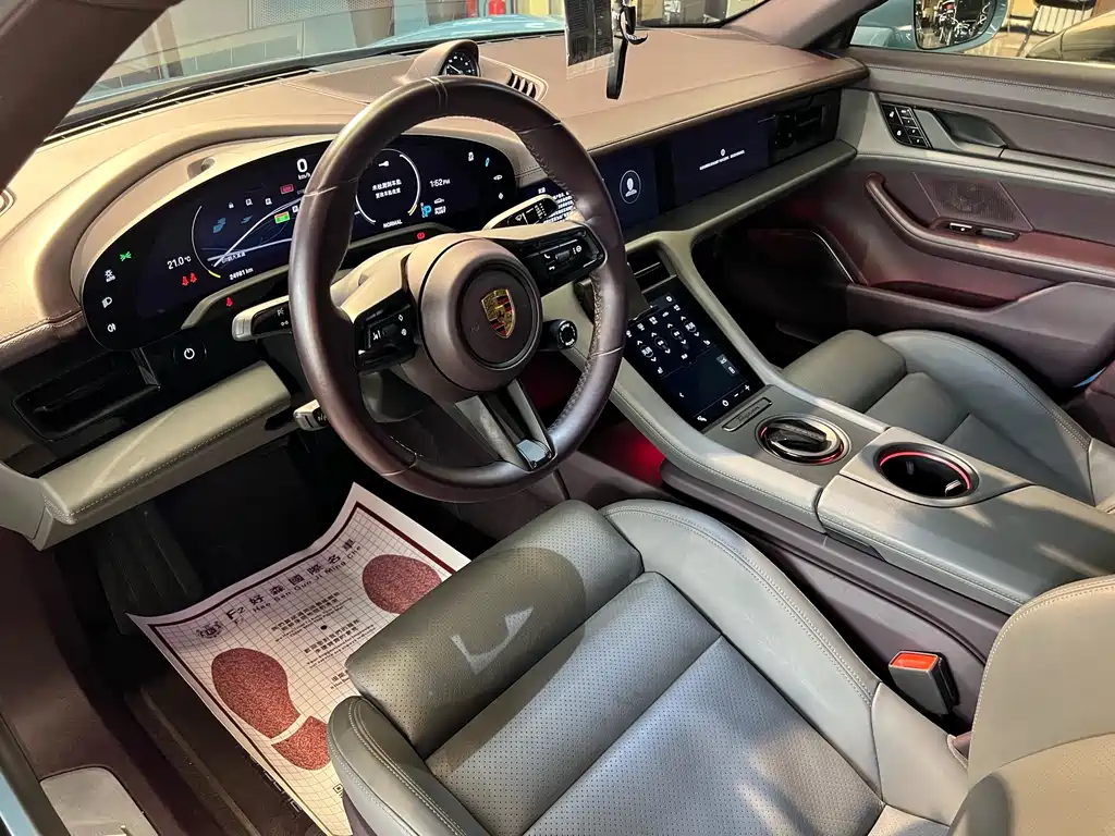 Porsche Taycan — миниатюра 11