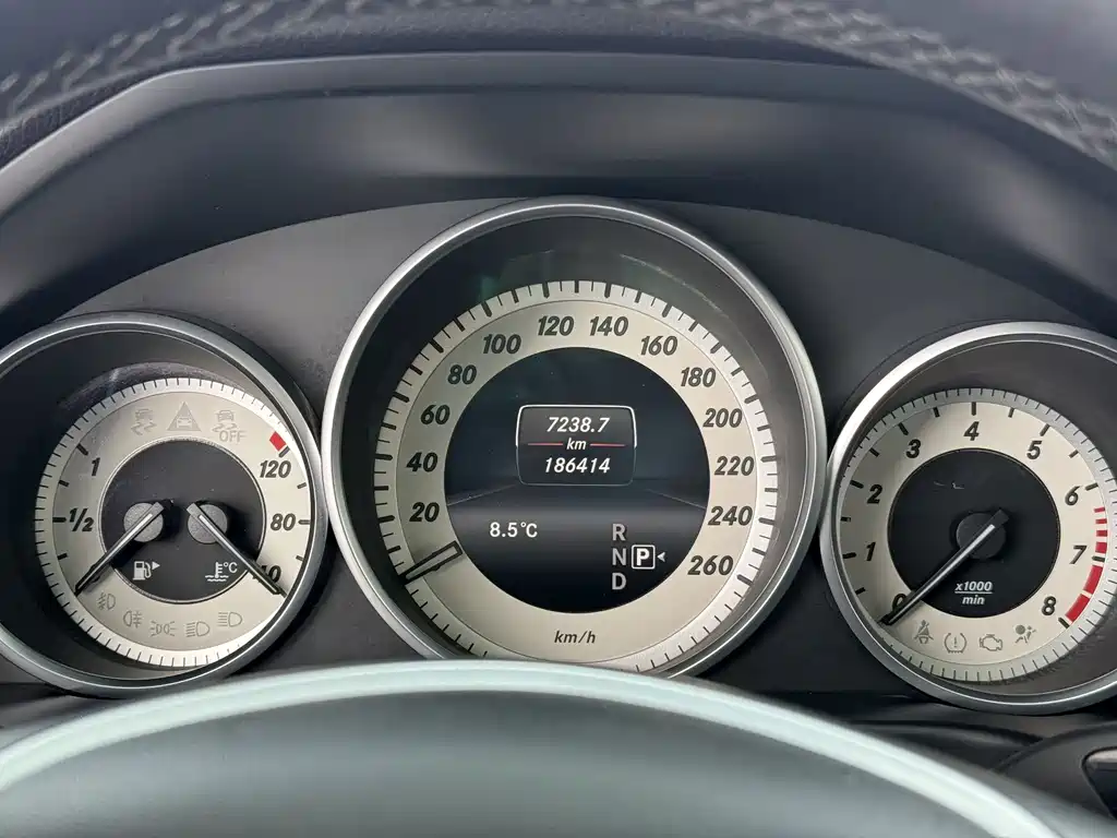 Mercedes-Benz E-Class — миниатюра 5