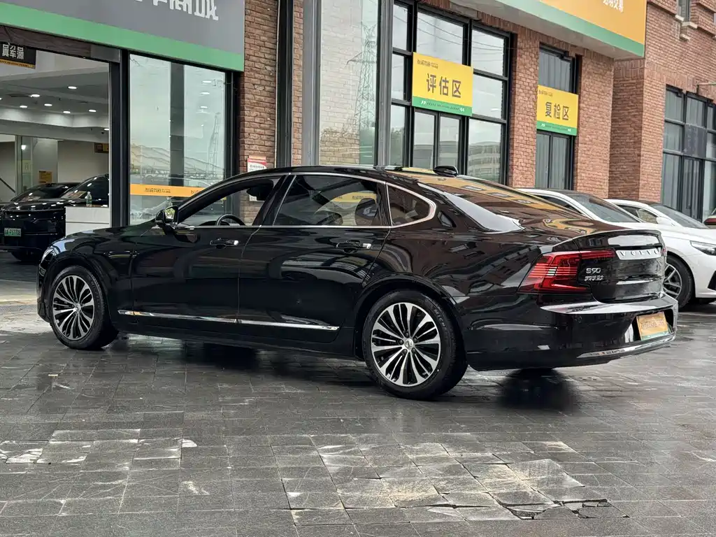 Volvo S90 2023 B5 Luxury