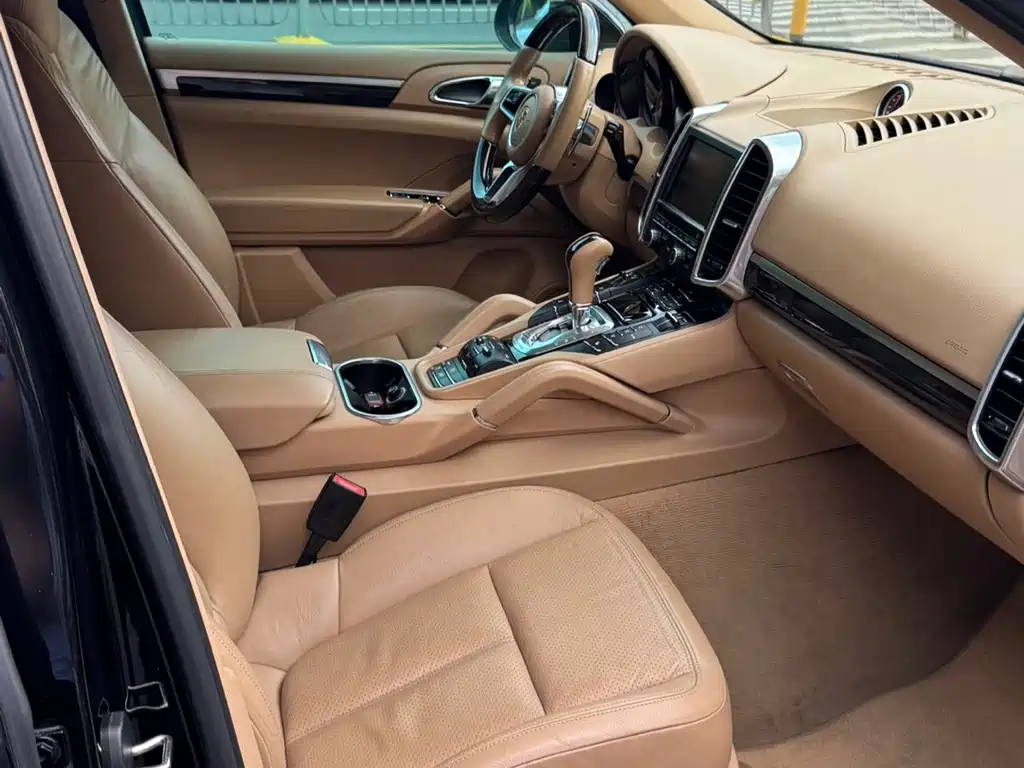 Porsche Cayenne — миниатюра 5