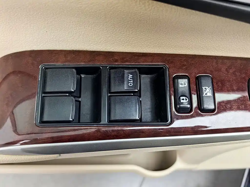 Toyota Camry — миниатюра 9