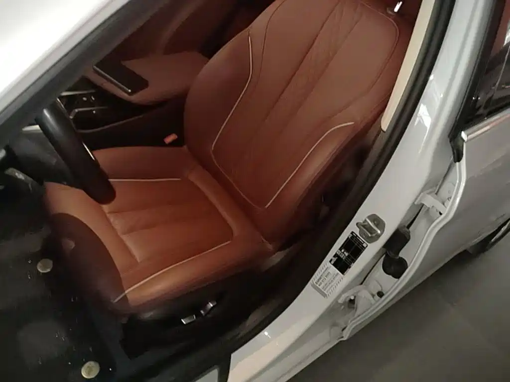 BMW 5 Series — миниатюра 15