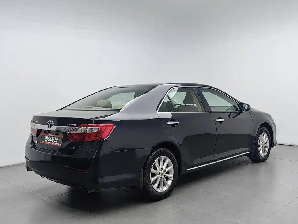 Toyota Camry — миниатюра 2