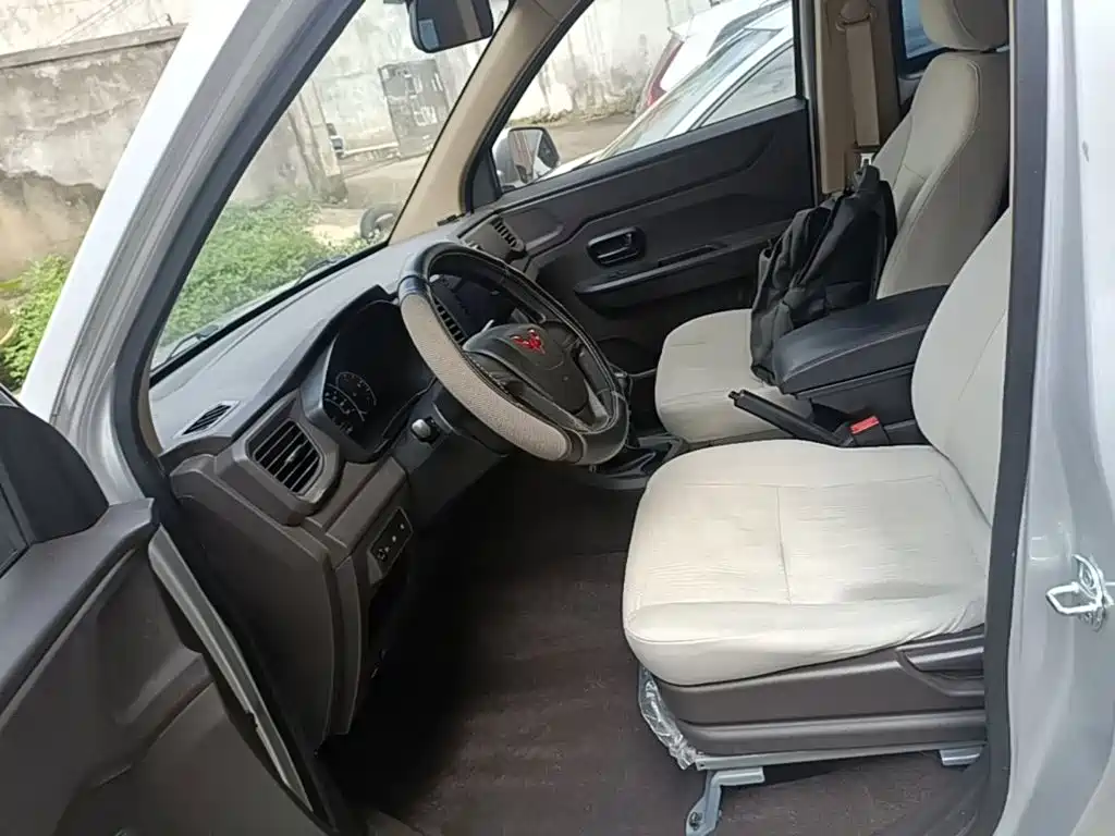 Wuling Hongguang V — миниатюра 15