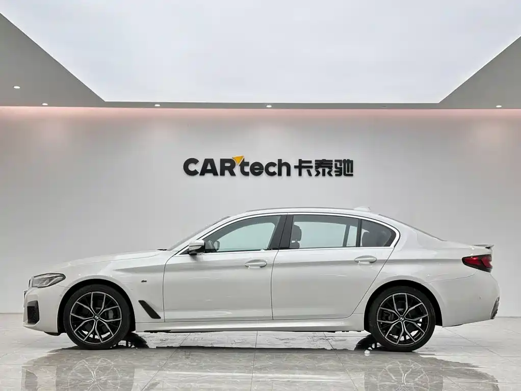 BMW 5 Series — миниатюра 2