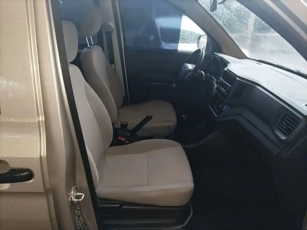 Wuling Hongguang V — миниатюра 25