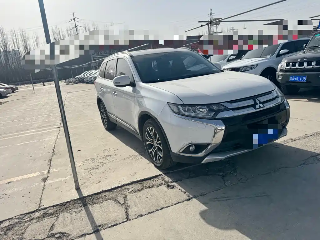 MITSUBISHI OUTLANDER