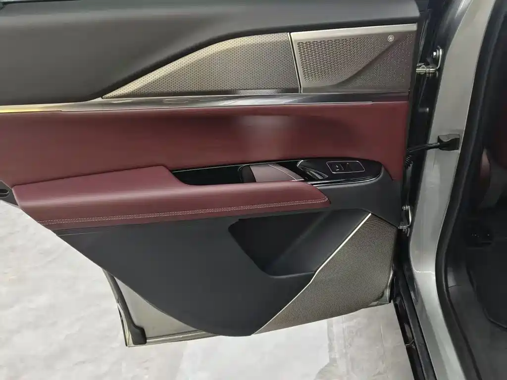 Cadillac XT5 — миниатюра 9