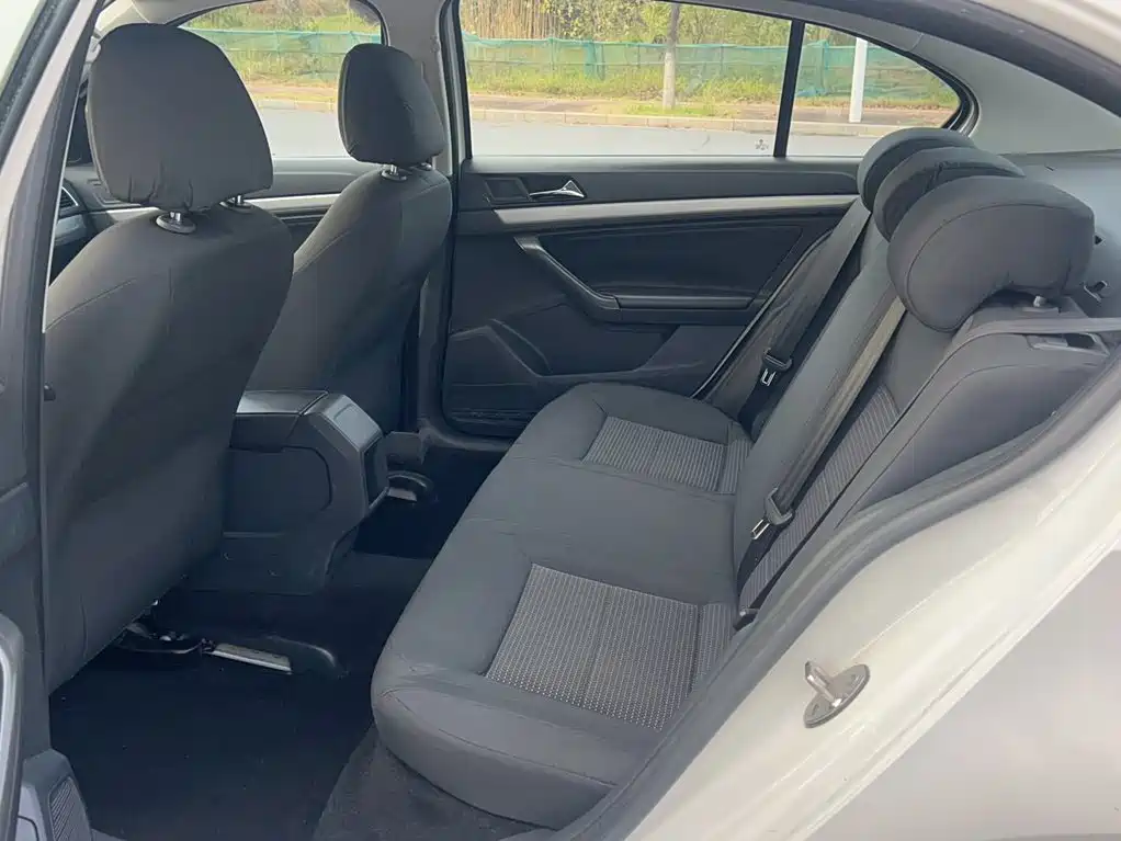 Volkswagen Lavida — миниатюра 6