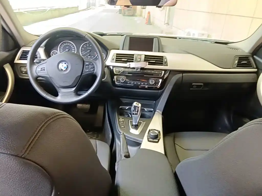 BMW 3 Series — миниатюра 10