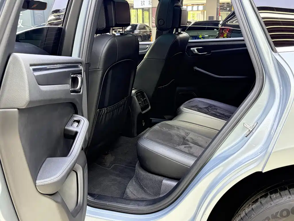 Porsche Macan — миниатюра 11