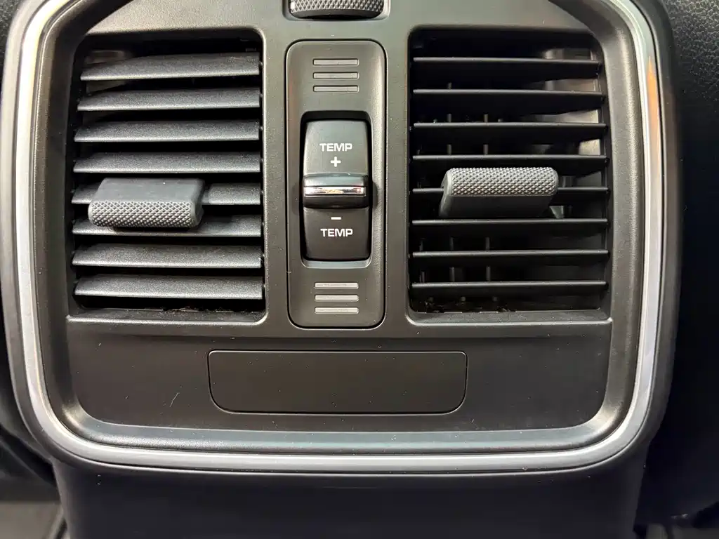 Porsche Macan — миниатюра 12