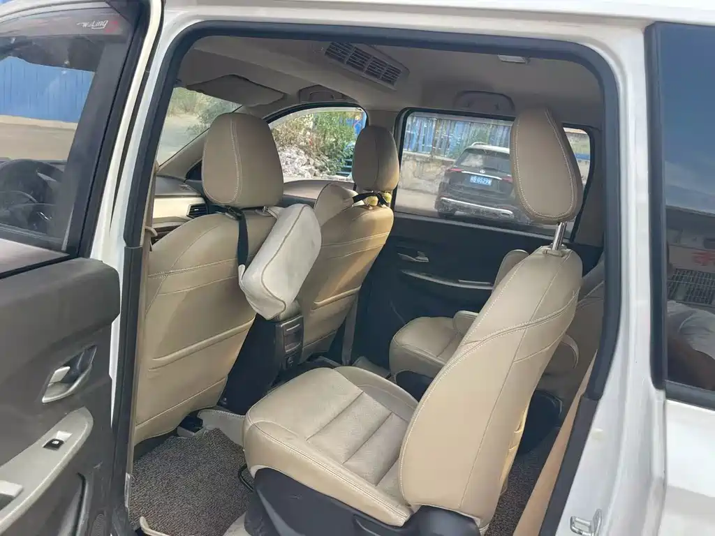 Wuling Hongguang — миниатюра 7