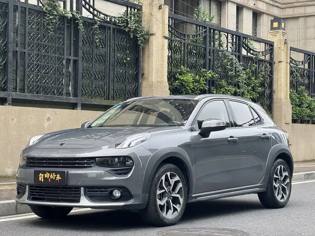 Lynk & Co 02