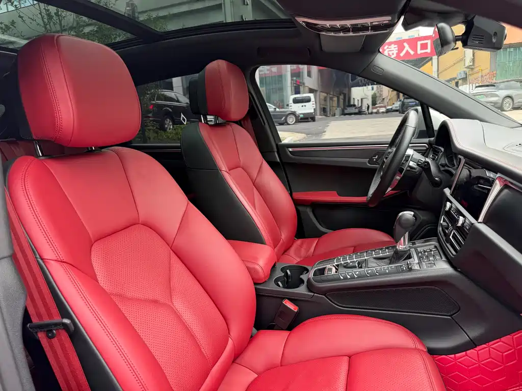 Porsche Macan — миниатюра 9