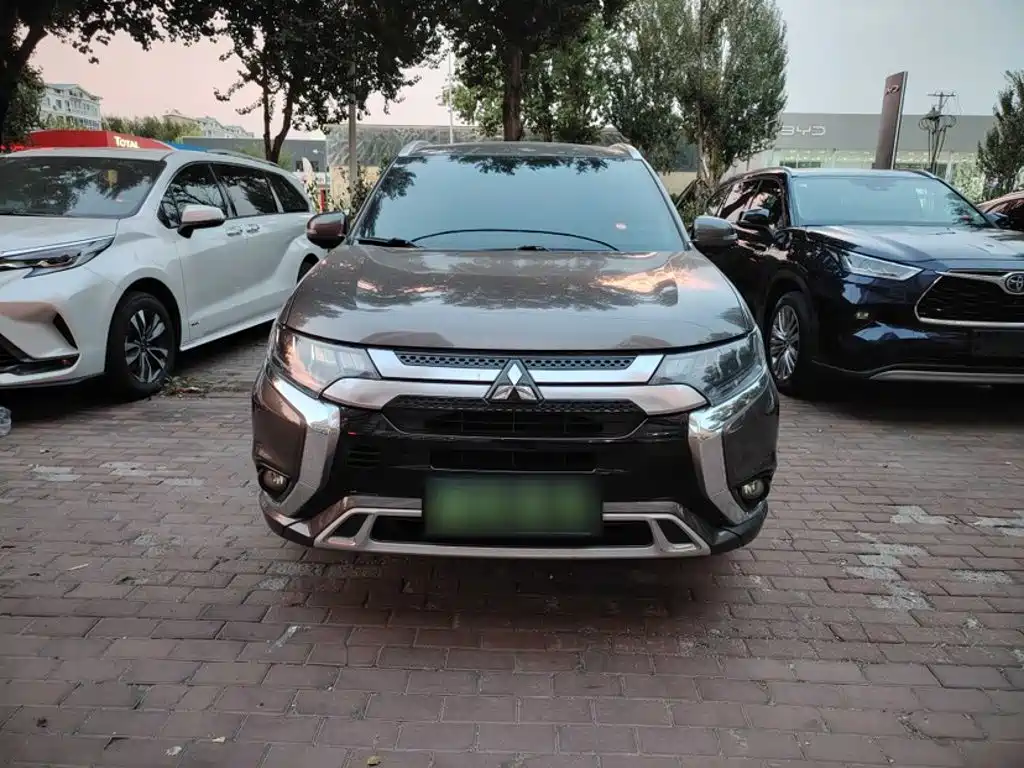 Mitsubishi Outlander — миниатюра 9