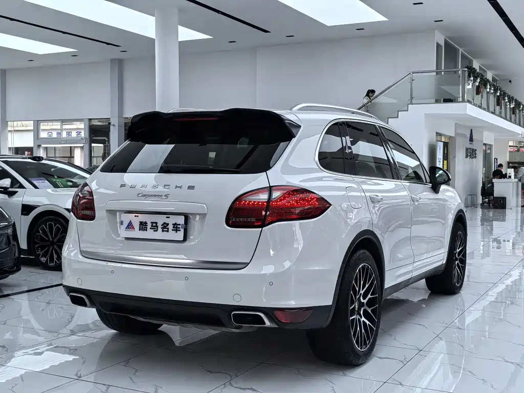 Porsche Cayenne — миниатюра 15