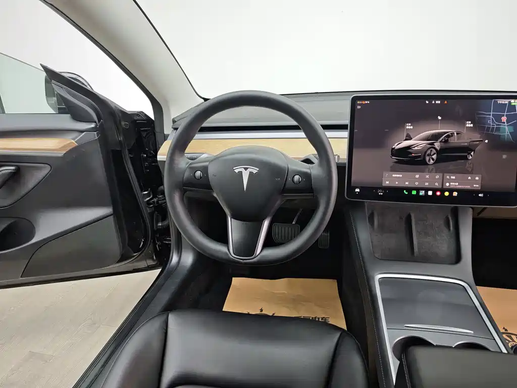 Tesla Model 3 — миниатюра 15