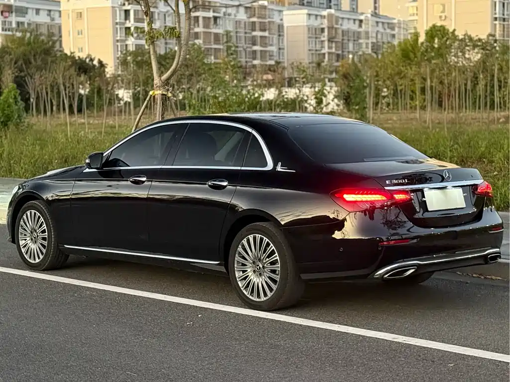 MERCEDES-BENZ E CLASS