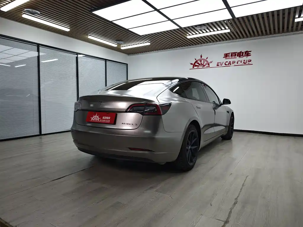 Tesla Model 3 — миниатюра 4