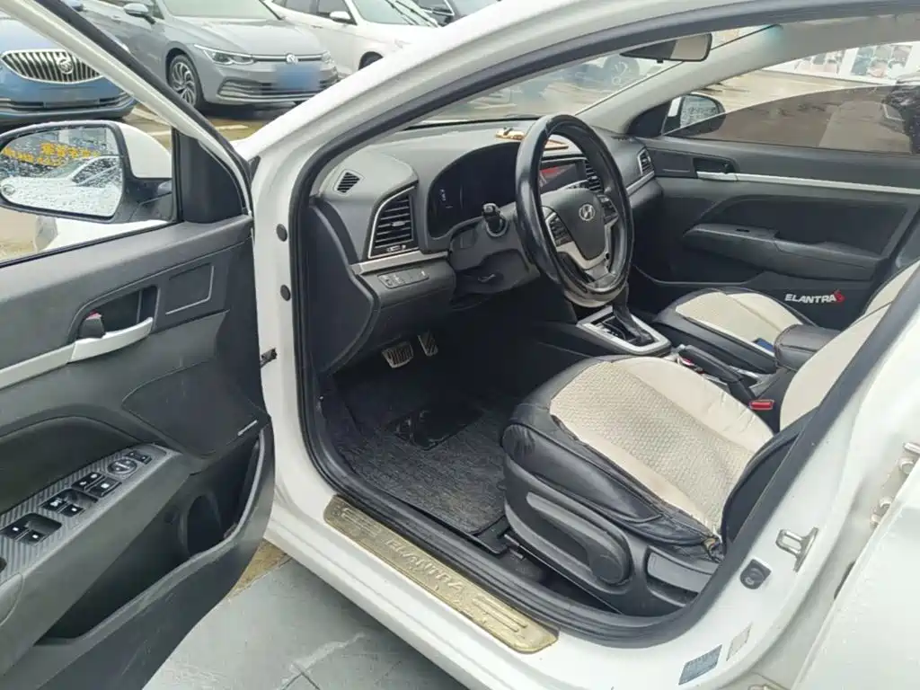Hyundai Elantra — миниатюра 16