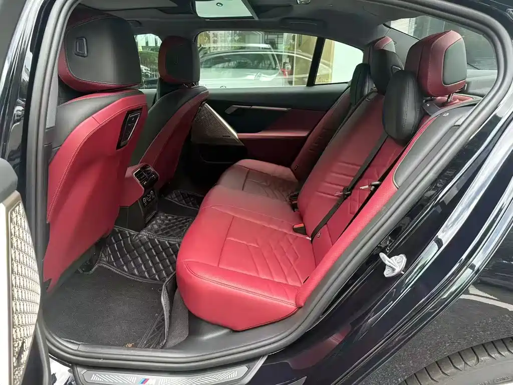 BMW 5 Series — миниатюра 7