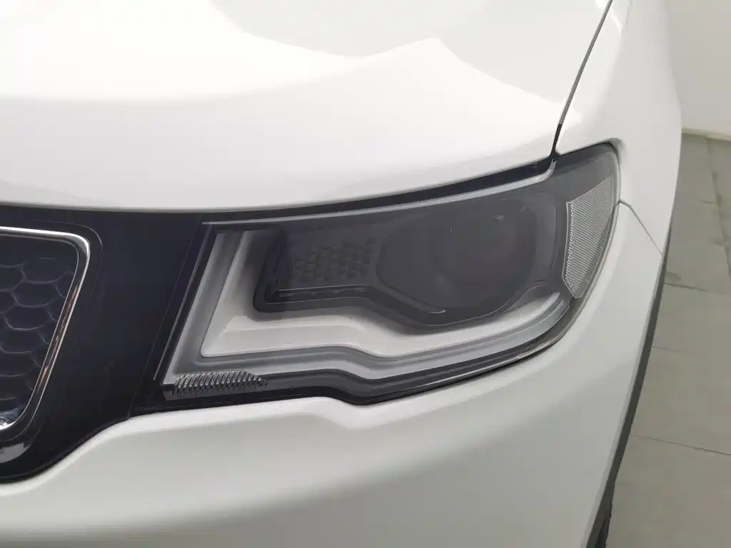 Jeep Compass — миниатюра 7