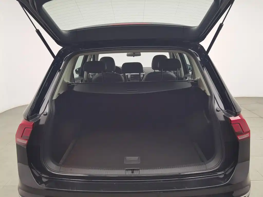 Volkswagen Tiguan L — миниатюра 16