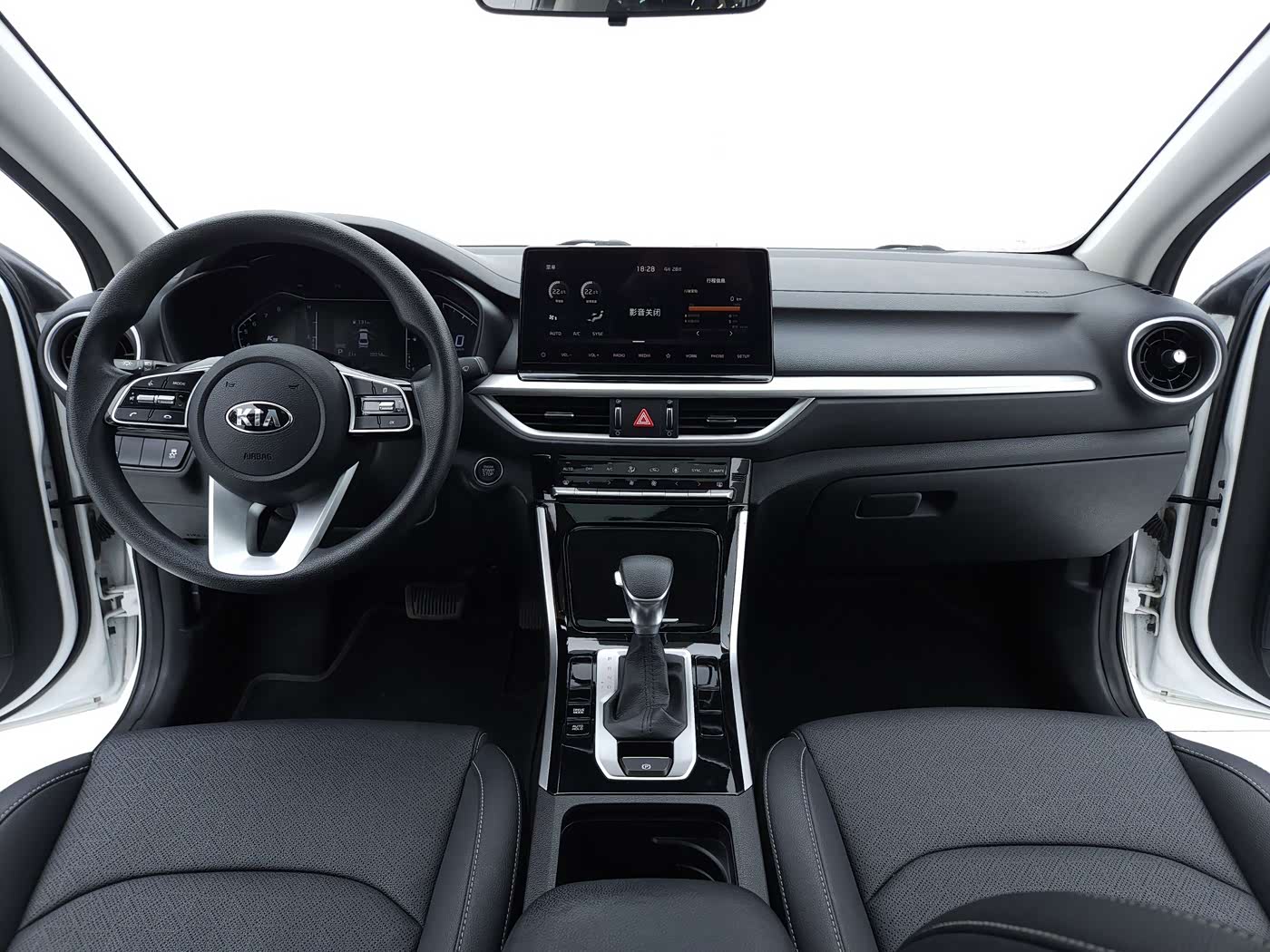 Kia K3 1.5 л 2022 г. Белый, пробег 20000 км