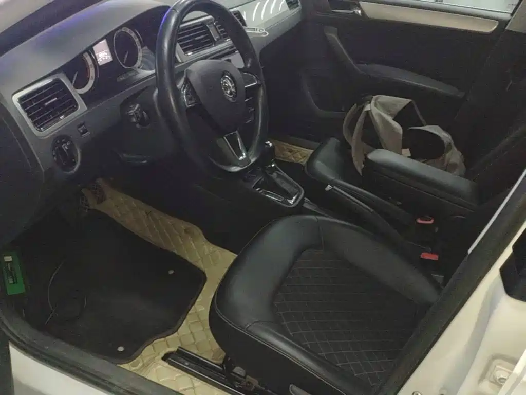 Skoda Rapid — миниатюра 15